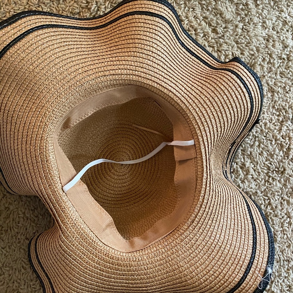 Straw hat! - Picture 2 of 2